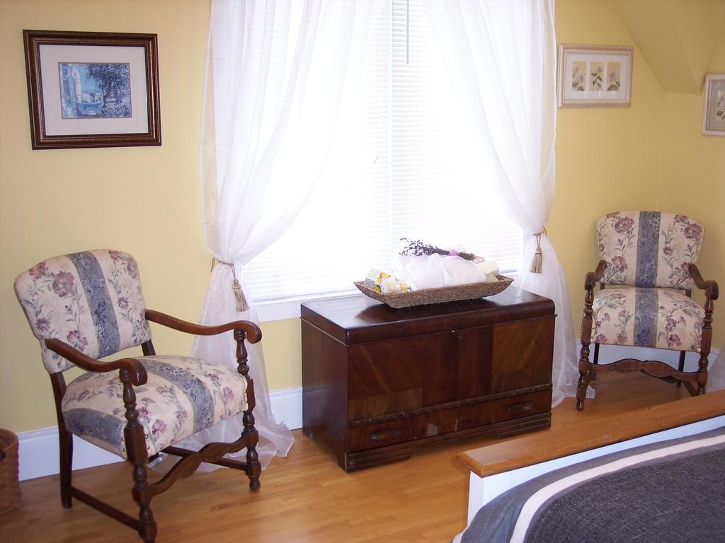 The Maples Bed And Breafast Hotel Angus Room photo