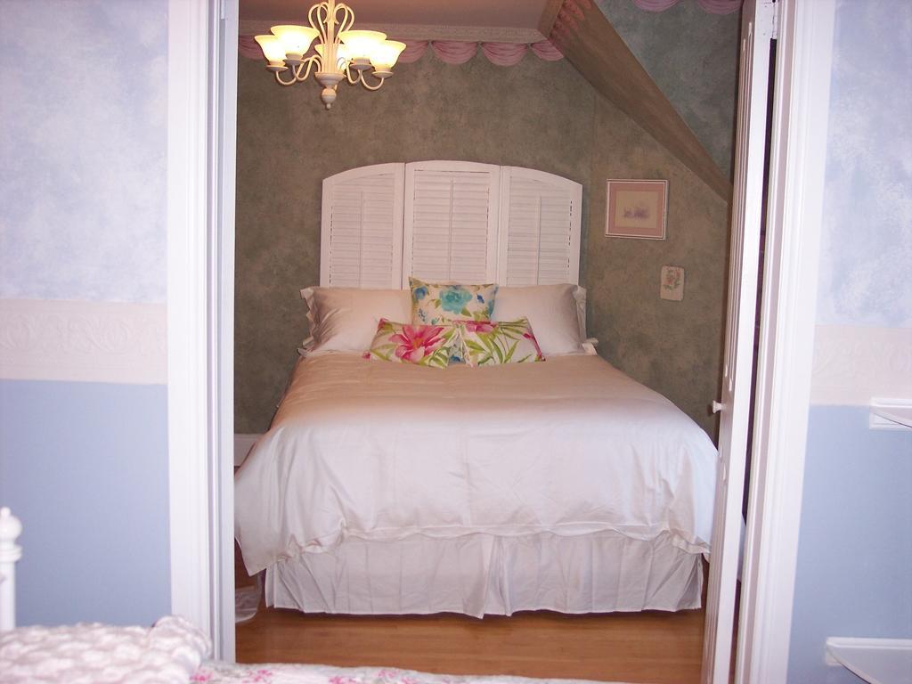 The Maples Bed And Breafast Hotel Angus Room photo