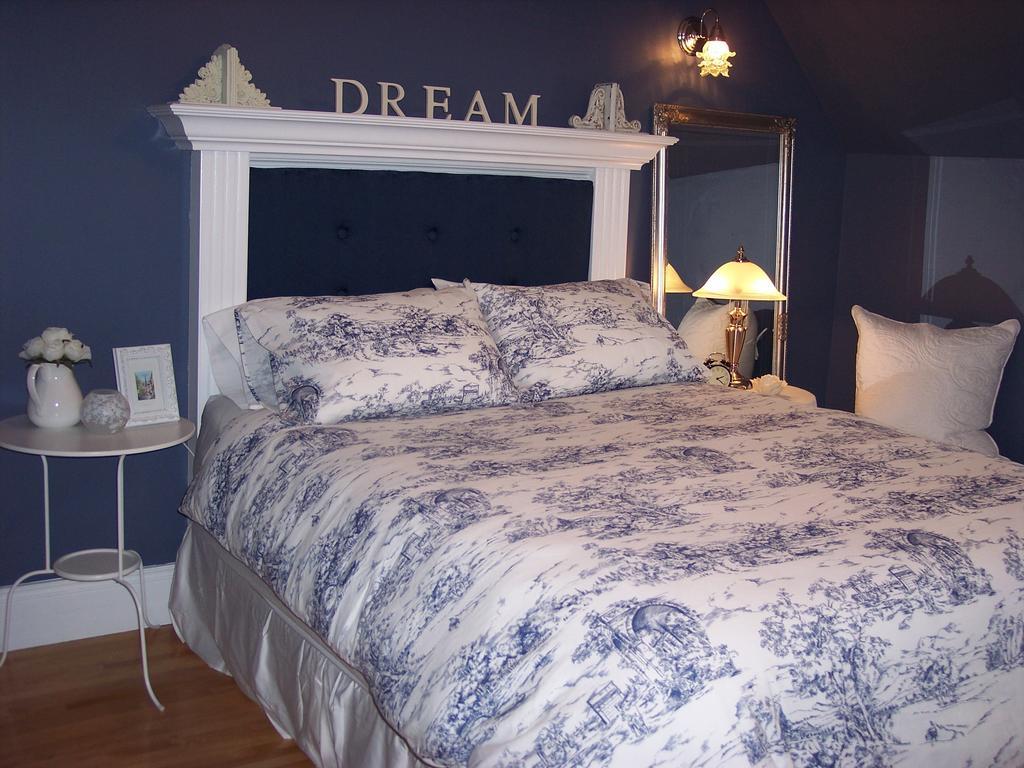 The Maples Bed And Breafast Hotel Angus Room photo